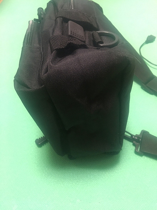 Мужская сумка тактическая через плечо черная, нагрудная сумка, размер 35*21см, 3 кармана, с USB шнуром Киев - изображение 6