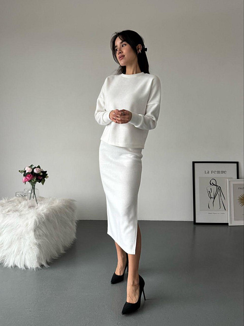 Женский стильный теплый костюм двойка с разрезом сбоку Молочный, 42/44 Одесса - изображение 4