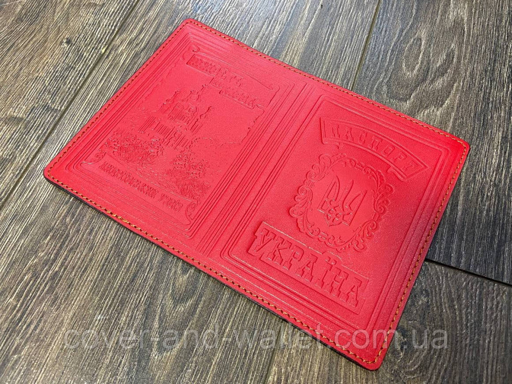Кожаная обложка на паспорт с гербом Украины красного цвета Киев - изображение 1