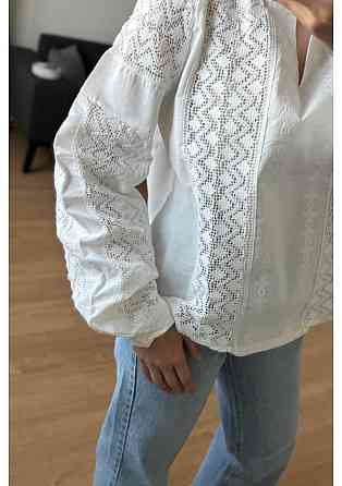 Женская белая современная вышиванка 80% хлопок, 20% полиэстер. Одесса