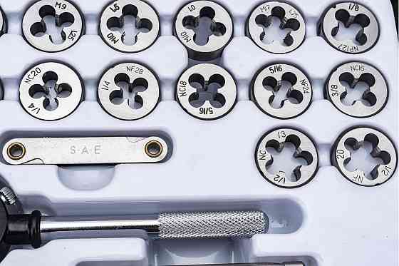 Набір мітчиків та плашок метричний та дюймовий 60 предметів JBC-M060-3 Одесса