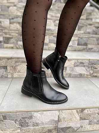 Vesna Стильні жіночі шкіряні демісезонні черевики весна-осінь на низькому каблуці чорні (2468) Коломыя