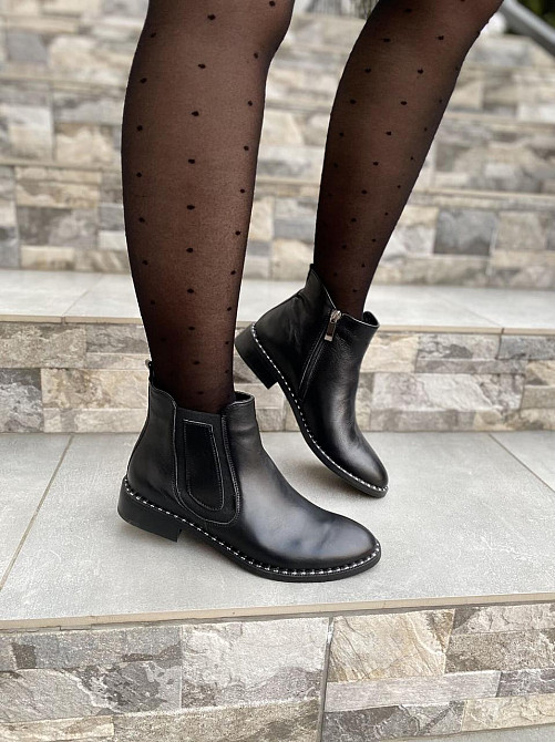 Vesna Стильні жіночі шкіряні демісезонні черевики весна-осінь на низькому каблуці чорні (2468) Коломия - фото 4