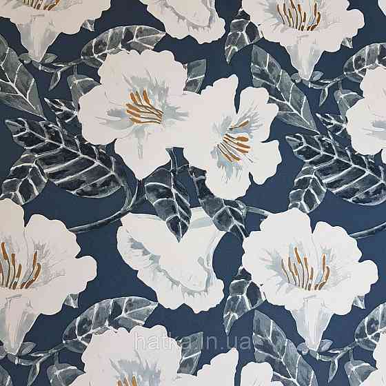 Шпалери вінілові на флізелін Caselio The Place to bed 0.53х10 м яскраві великі білі квіти на синьо сірому тлі Київ