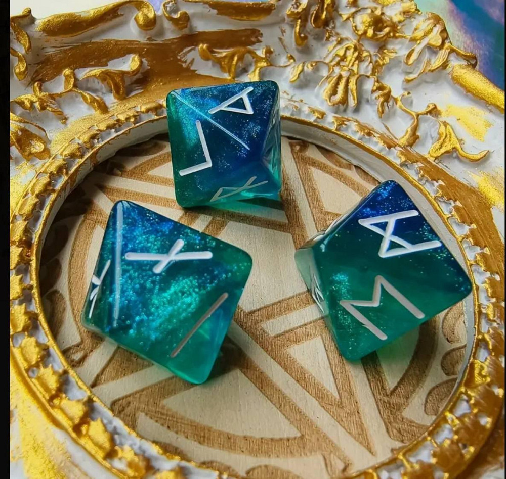 Рунические кубики из смолы 8-гранные — набор 3 шт, магические кости с рунами Киев - изображение 1