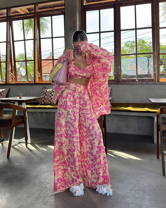 Жіночий легкий прогулянковий оверсайз костюм трійка: сорочка топ і штани софт Одеса - фото 1