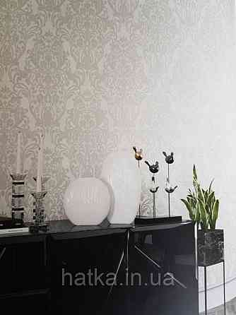 Шпалери вінілові на флізелін Marburg City glam 32302 метрові вензелі завитки сріблом на білому під штукатурку Київ