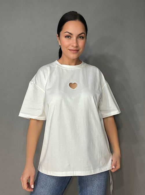 Футболка жіноча A-N 25037 оверсайз подовжена вільний крій виріз серце попереду one size, білий, one size Київ - фото 10