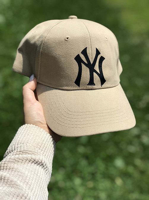 Кепка/Басболка бежевого кольору зі знаком "NEW YORK". Чернівці - фото 1