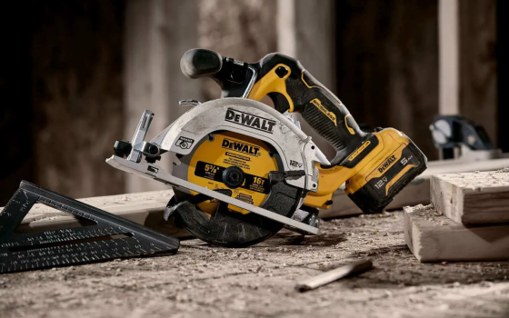 Профессиональная пила дисковая аккумуляторная бесщеточная DeWALT DCS512N : без АКБ, 3600 об/мин, диск 140 мм Киев