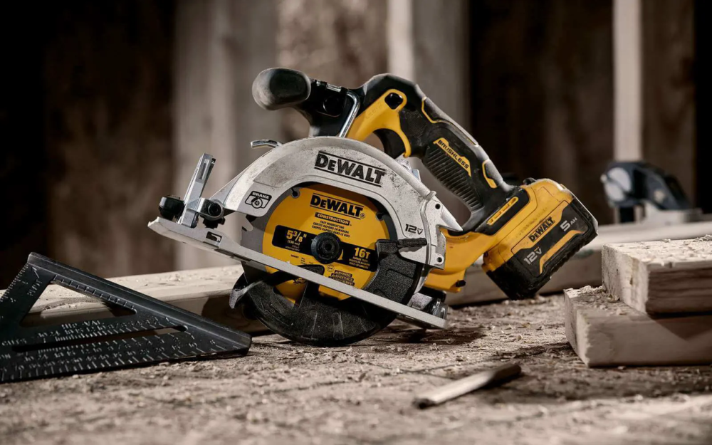 Профессиональная пила дисковая аккумуляторная бесщеточная DeWALT DCS512N : без АКБ, 3600 об/мин, диск 140 мм Киев - изображение 5
