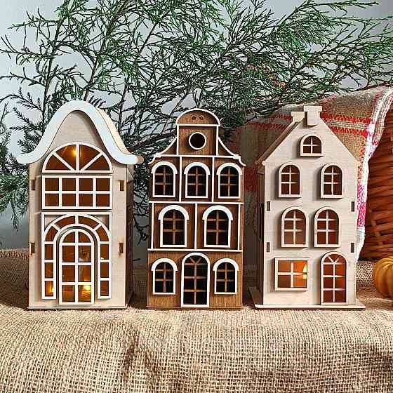 Набір з трьох декоративних будиночків оснащених LED підсвіткою 22см Ірпінь