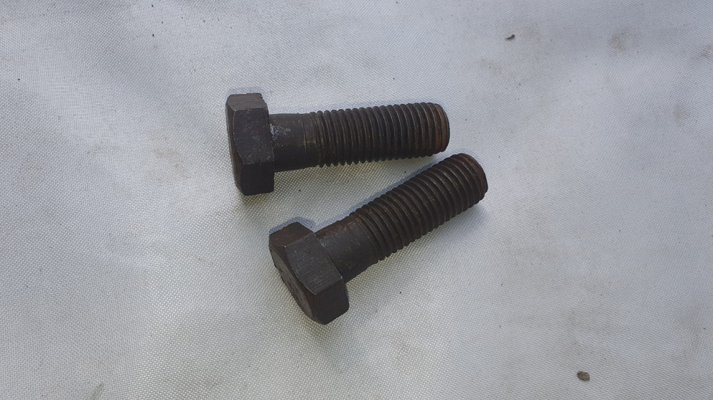 Болт шестигранный М16х2. Длина - 60 мм. Длина резьбы - 40 мм. СССР. Харьков - изображение 1