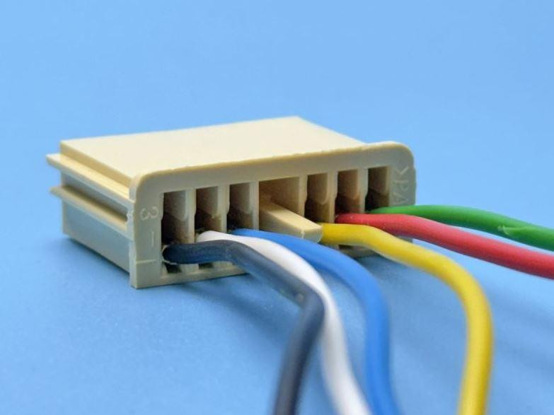 Разъем заднего фонаря ВАЗ 2105-2108 с проводом (пр-во Украина) Харьков - изображение 2