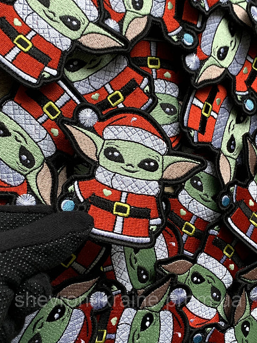 Шеврон новогодний малыш йода (Форма контурная. На липучке) Размер 8x9см Киев - изображение 5