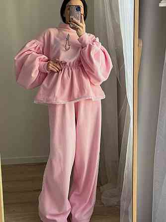 Женский костюм двойка: объемный свитшот с сборкой на талии и свободные брюки велюр Одесса