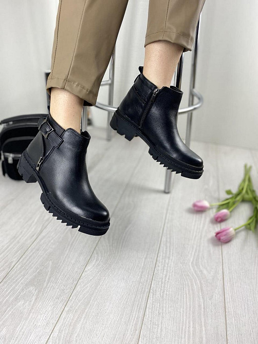 Injers Модні жіночі шкіряні демісезонні черевики весна-осінь на низькому каблуці чорні (617) р. Коломия - фото 6