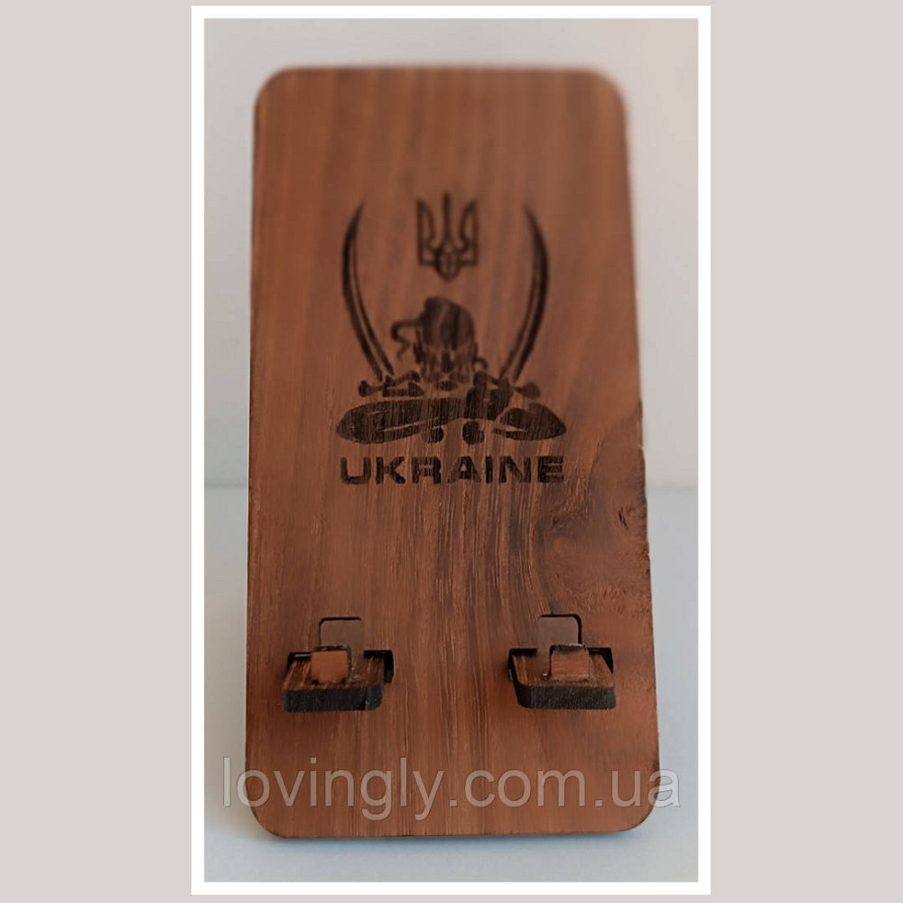 Функциональный сувенир из дерева 