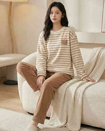 Жіноча тепла плюшева піжама-двійка: кофта та штани Карамельний, 42/46 Одеса