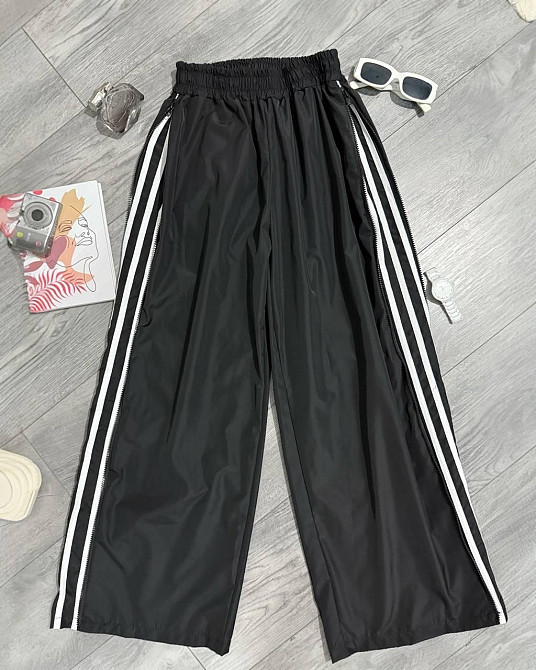 Жіночі стильні плащові штани з лампасами та блискавкою плащівка канада Одеса - фото 5