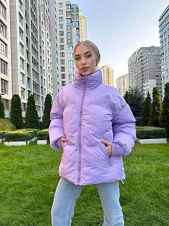Лавандовая теплая зимняя куртка пуховик с большими секциями и высоким воротником стойкой (пуффер), 42-46 Лубны
