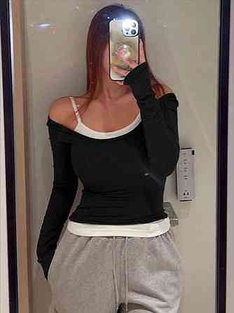 Жіночий базовий лонгслів  2в1 с комбінованим та спокусливим вирізом Одеса