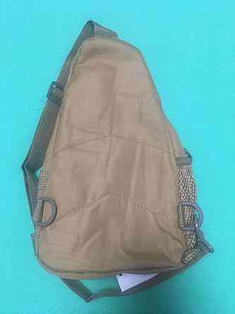 Мужская сумка тактическая через плечо песочного цвет, нагрудная сумка, размер 35*21см, 3 кармана, с USB шнуром Киев