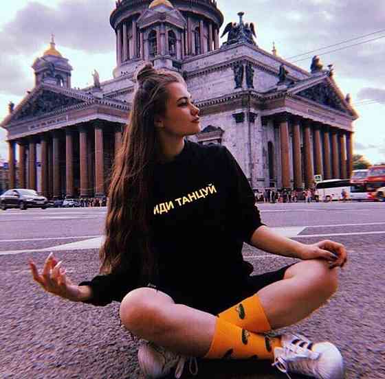 Чорна жіноча футболка з малюнком ІДІ ТАНЦЮЙ Чернівці