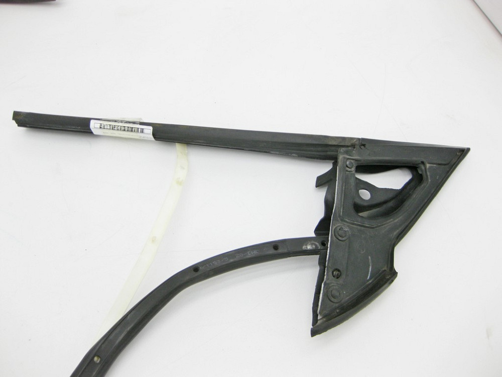 Mercedes-Benz  A2097200254 Ущільнювач над правим опускним склом CLK C209 Одеса - фото 5