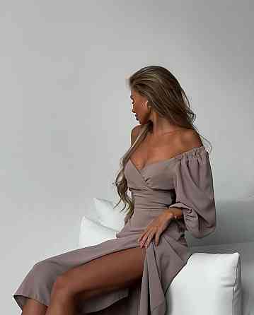 Женское романтическое приталенное платье с разрезом костюмка Мокко, 42/44 Одесса