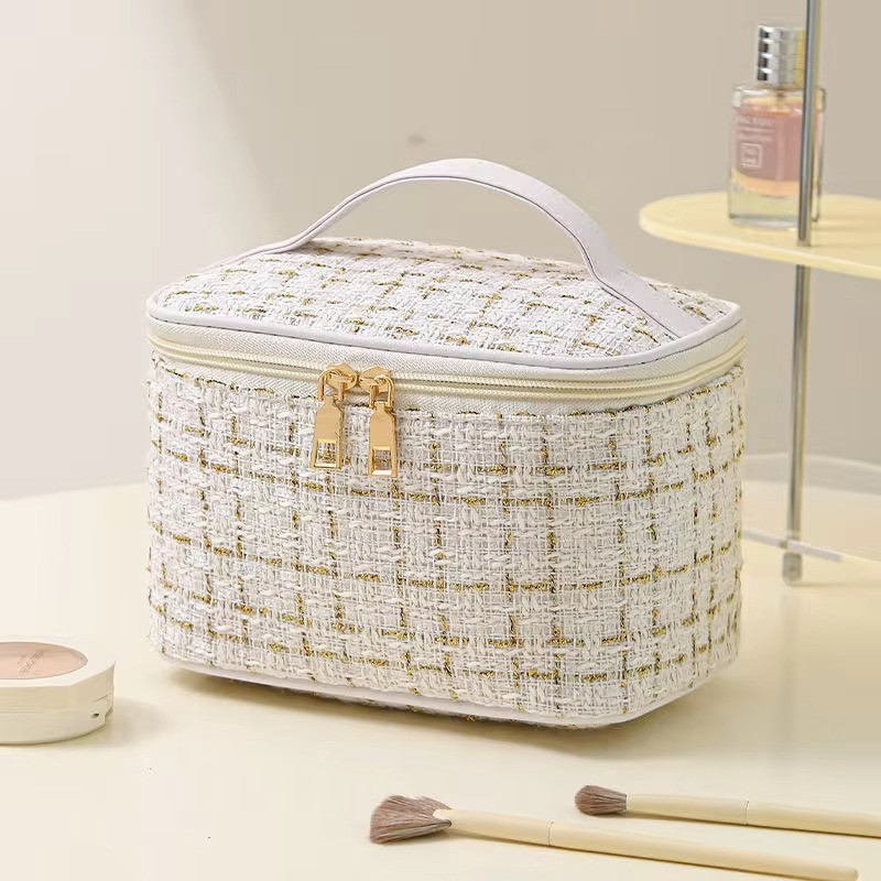 Косметичка женская винтажная, дорожная, белая Каменец-Подольский - изображение 1