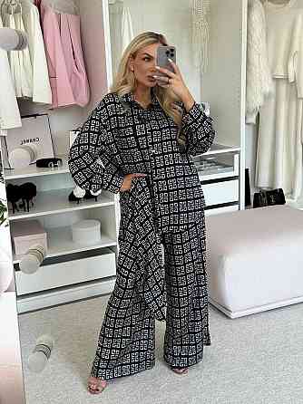 Жіночий легкий принтований костюм-двійка: сорочка та штани з хусткою сатин Чорний Одеса