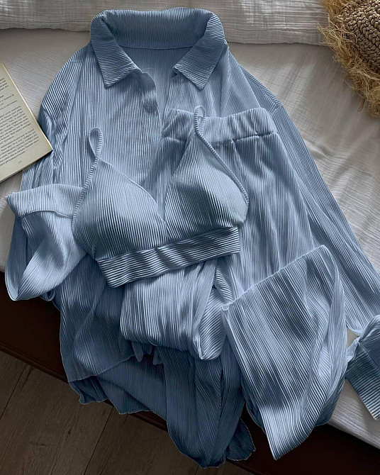 Женский легкий базовый костюм тройка: рубашка топ и штаны плиссе 42/46, Голубой Одесса - изображение 4