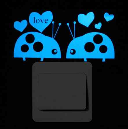 Наклейки світяться блакитним Київ