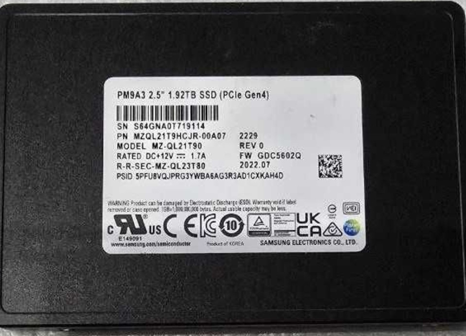 SSD-накопитель Samsung PM9A3 1.92TB 2.5" U.2 (MZQL21T9HCJR-00A07) Харків - фото 2
