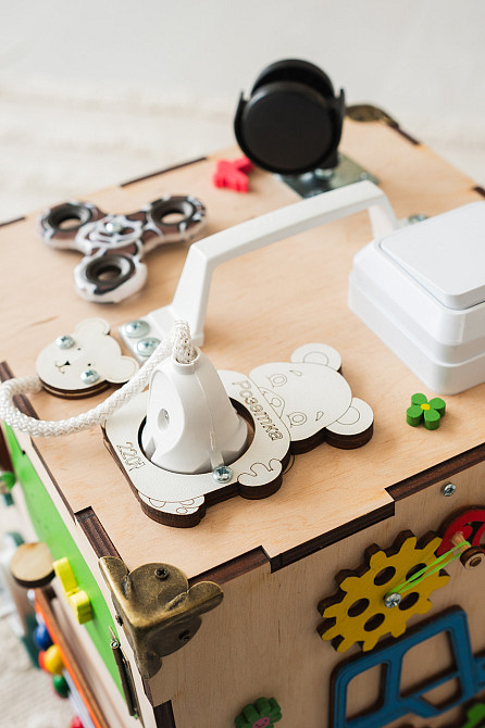 Маленький Бізікуб 23*23*23 Розвивальний дитячий куб Бізікуб із фанери без фарби Бізіборд Тернопіль - фото 6