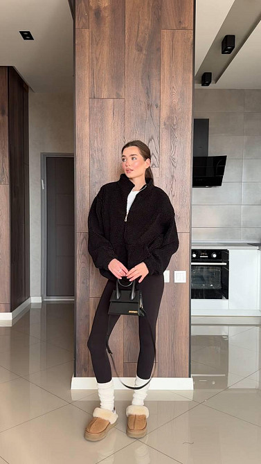 Женский теплый оверсайз худи с молнией из меха баранчика Одесса - изображение 2