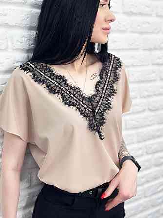 Жіноча блузка з вирізом та мереживом "Brenda" оптом | Батал Київ