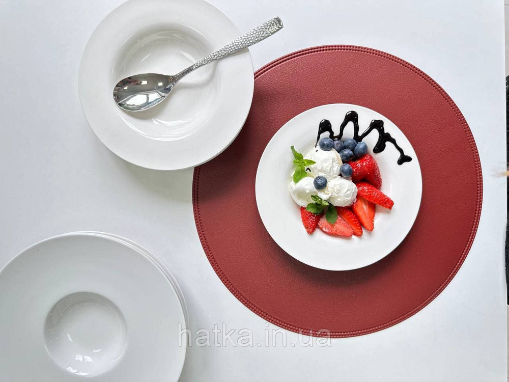 Серветка під тарілку підтарильник PU шкіра 38 см "Панкейк" кругла бордова для дому та ресторану Київ - фото 1