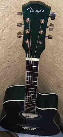 Гітара акустична дуже гарної якості, незвичайного кольору. Харків