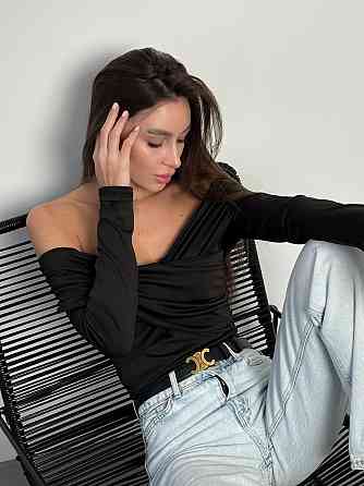 Женский романтичный боди с драпировкой и открытыми плечами микродайвинг Черный, 46/48 Одесса